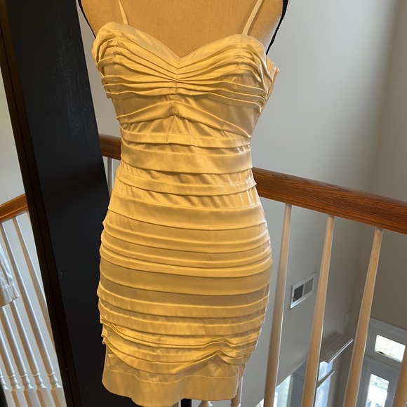 ARDEN B | Cream dress w/ back zipper - Picture 3 of 4